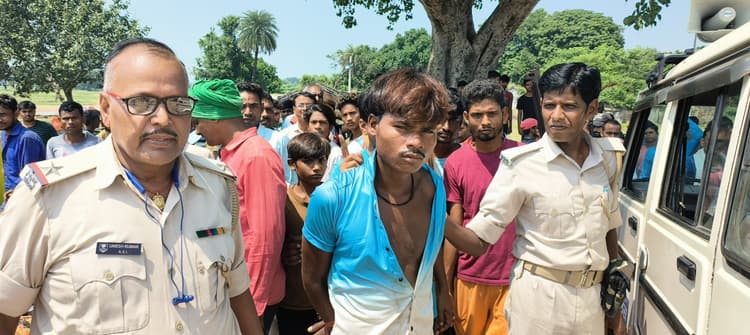 गैस सिलिंडर बेच रहे युवक को पकड़ पुलिस को सौंपा