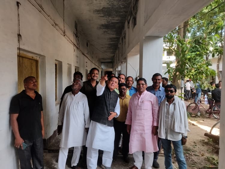 विधायक ने किया डीएसएम कॉलेज का किया निरीक्षण