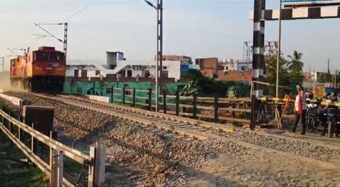 Darbhanga News :शीशो हॉल्ट से काकरघाटी स्टेशन के बीच बाइपास रेल लाइन का हुआ स्पीडी ट्रायल