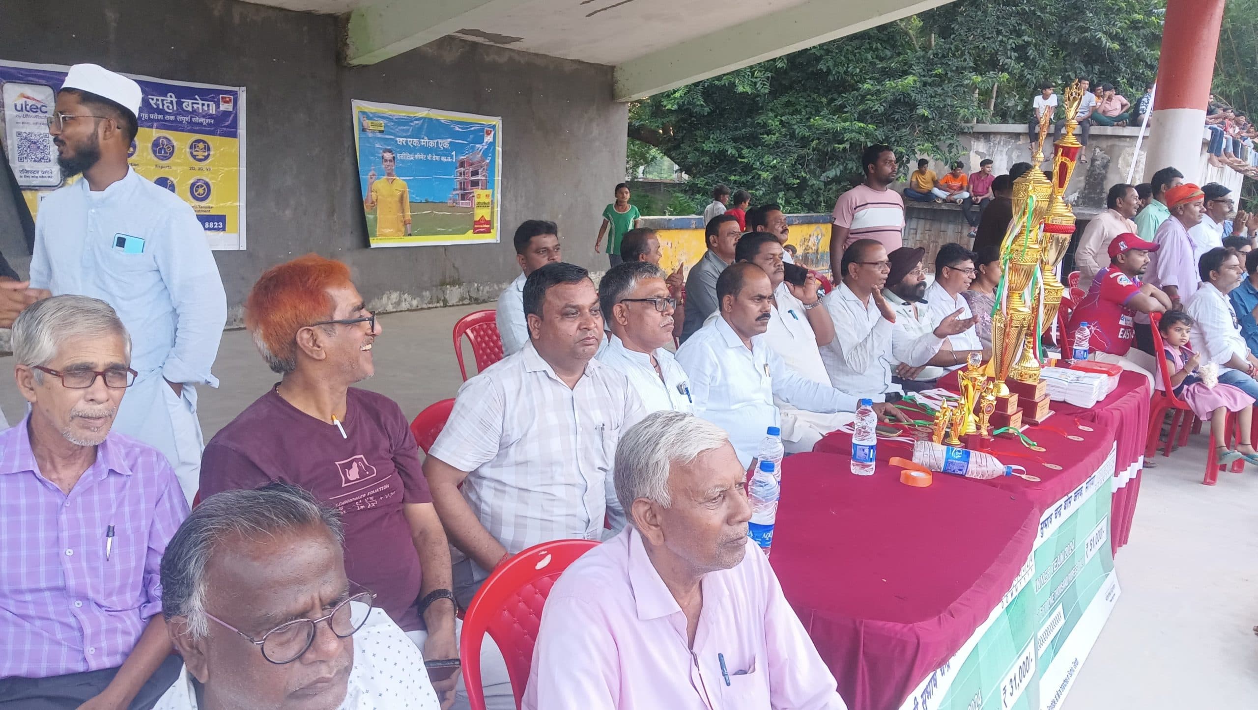 Giridih News: सरिया की टीम ने ट्राफी पर जमाया कब्जा