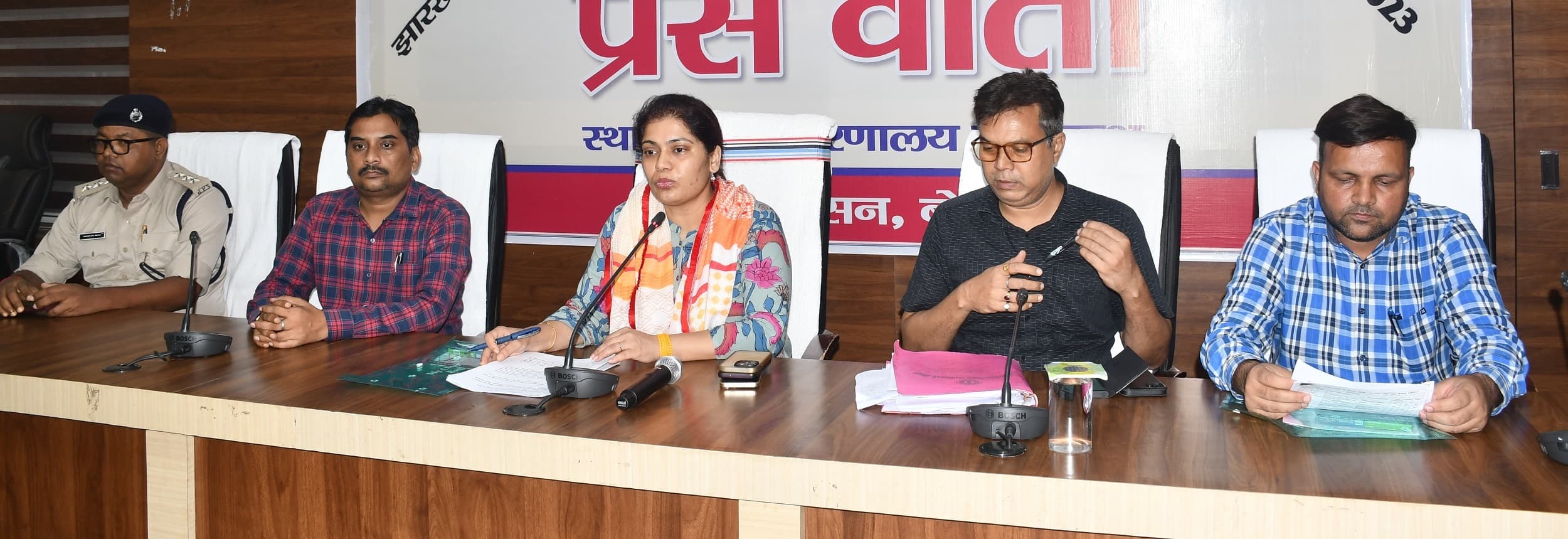 पहली व दूसरी पाली में 10075, तो तीसरी में 10074 विद्यार्थी हुए शामिल : डीसी