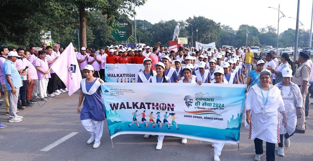 Bokaro News: स्वच्छता के प्रति जन-जागरूकता के लिए दौड़ा बोकारो