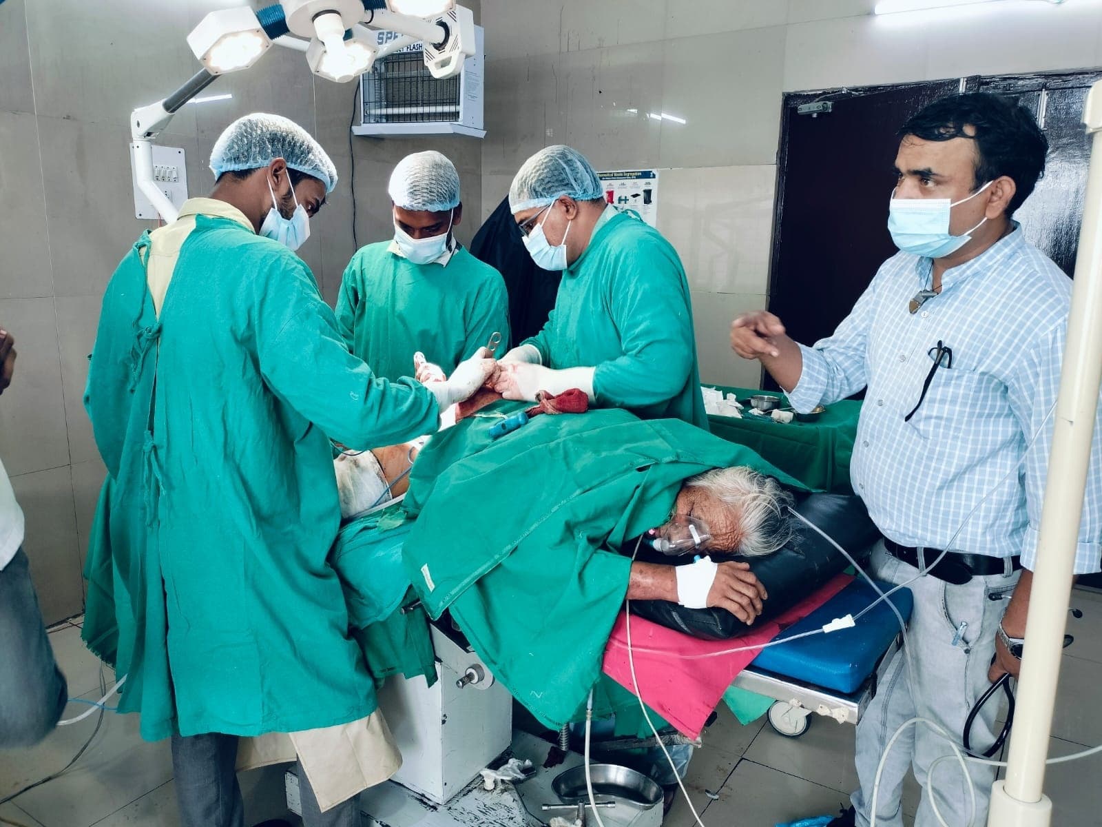 Bokaro News: सदर अस्पताल में आयुष्मान योजना से बाइपोलर हेमी आर्थ्रोप्लास्टी सर्जरी