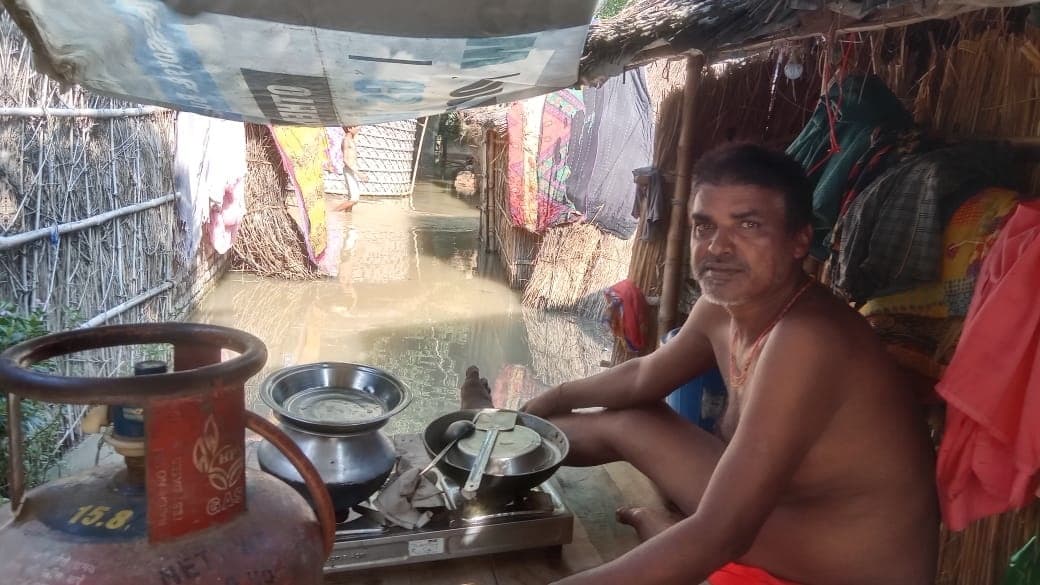 Difficulties of flood victims continue गंगा के जलस्तर में कमी, बाढ़ पीड़ितों की मुश्किलें बरकरार