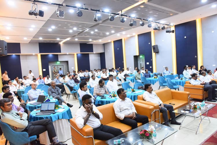 Rourkela News: आरएसपी में अत्याधुनिक सुविधा पर चर्चा के लिए एक मंच पर आये शीर्ष राष्ट्रीय और अंतरराष्ट्रीय इंजीनियरिंग फर्म