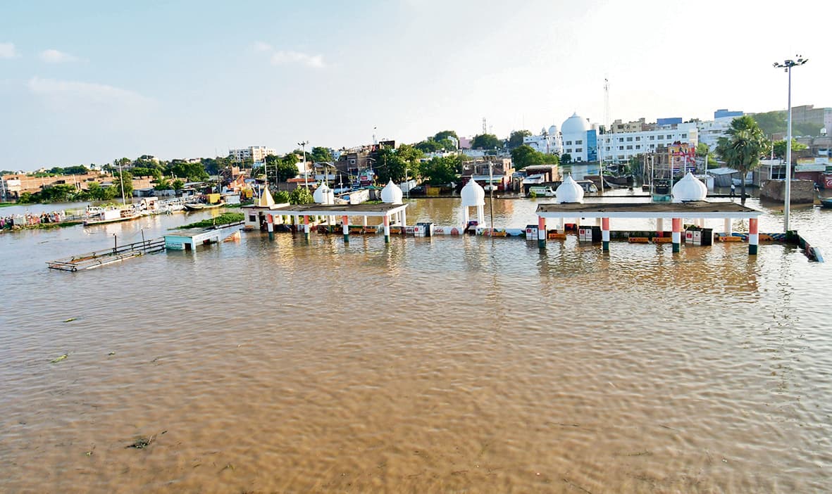 10 हजार लोग राहत शिविर में झेल रहे विस्थापन का दर्द