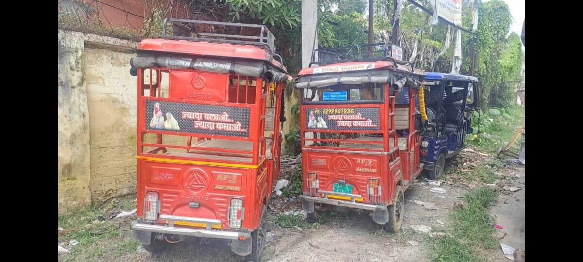 DHANBAD NEWS : चीरागोड़ा से चोरी गये तीन टोटो बरवाअड्डा में बरामद, तीन हिरासत में