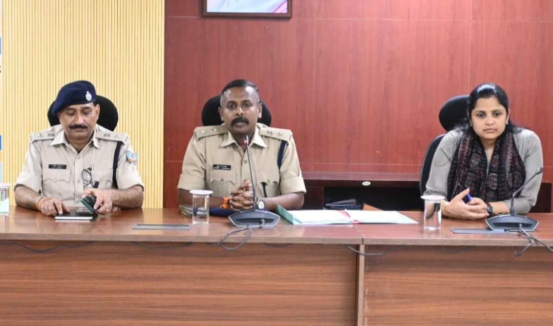 Dhanbad News : 74 केंद्रों पर 28,116 में से 8,678 अभ्यर्थियों ने दी परीक्षा