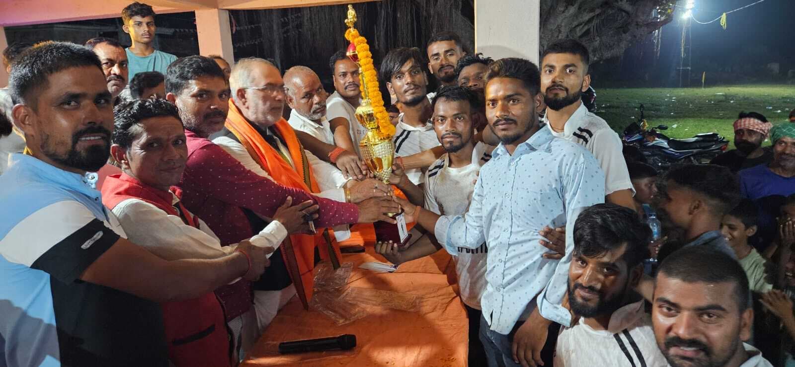 दुरगिनिया बना रात्रि फुटबॉल टूर्नामेंट का विजेता