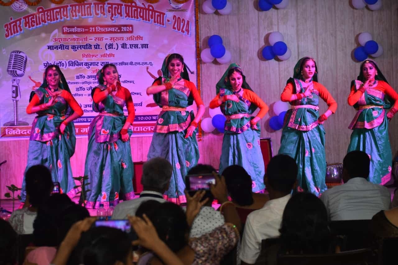 सुगम संगीत में स्मृति सिंह रही प्रथम