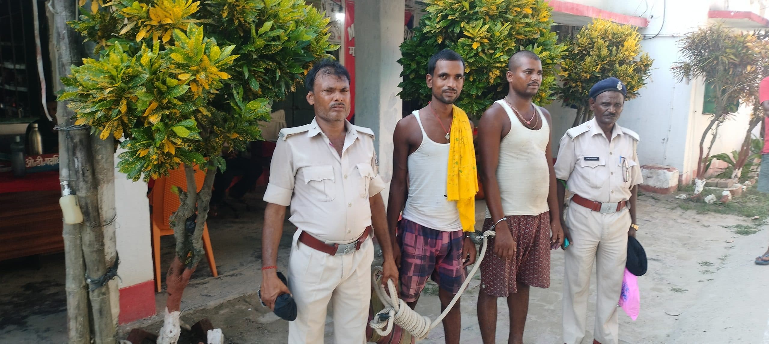 पुलिस ने शराब के दो तस्कर को किया गिरफ्तार