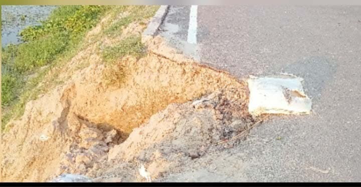 हादसे का सबब पुलकट्टा पुल के एप्रोच पर बना रेनकट