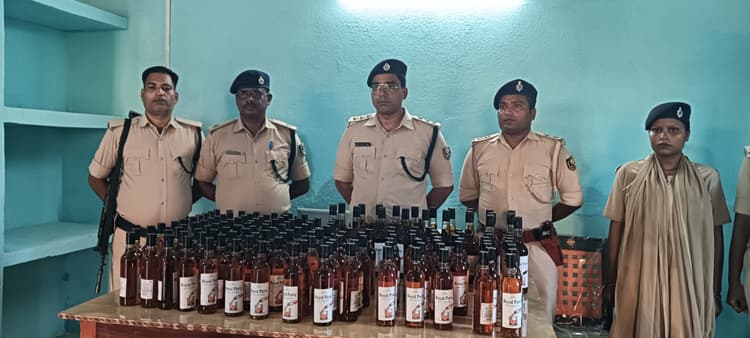 भूसकार से 371 बोतल विदेशी शराब बरामद