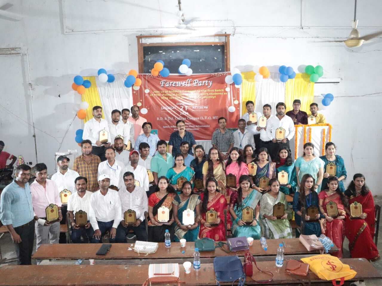 पीएचडी वाइवा के अंतिम दिन राजनीति विज्ञान शोधार्थियों को दी गयी विदाई