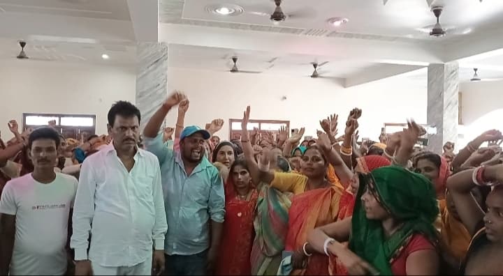 जीविका दीदियों ने मांगों को लेकर किया प्रदर्शन