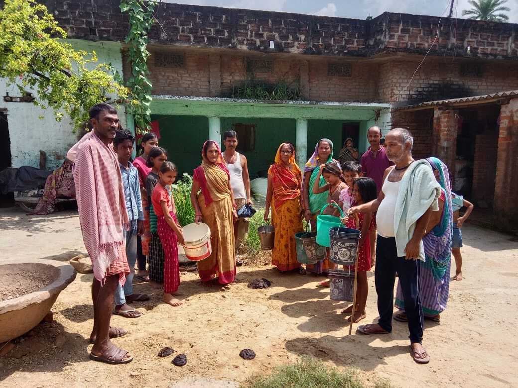 पेयजलापूर्ति नहीं होने को लेकर ग्रामीणों ने किया विरोध प्रदर्शन