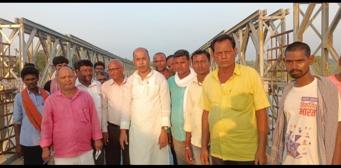 लोगों की समस्याओं का समाधान करे प्रशासन