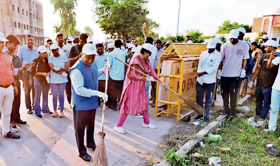 Gaya News : सीयूएसबी ने आसपास के क्षेत्रों को साफ रखने का लिया संकल्प