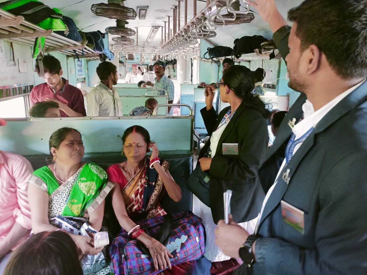 Giridih News: हजारीबाग रोड स्टेशन में मेगा टिकट चेकिंग, 852 बेटिकट यात्री धराये