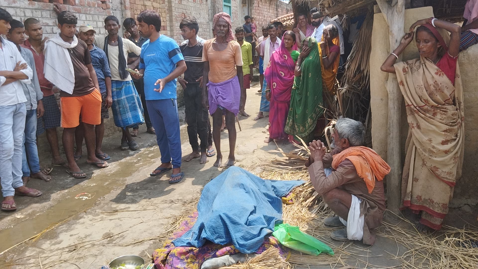 निर्माणाधीन घर का छज्जा टूटने से दो की मौत