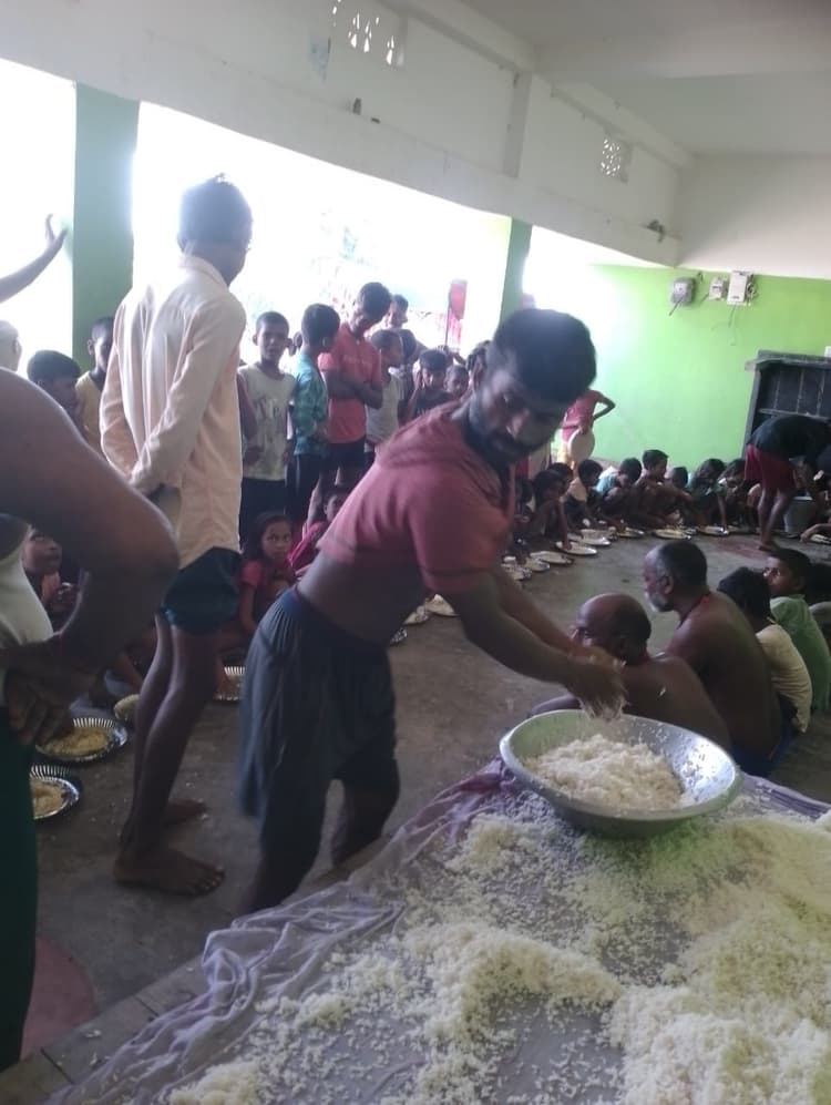 Impact of flood: मोहनपुर की चार पंचायत में शुरू किये गये 16 रसोईघर