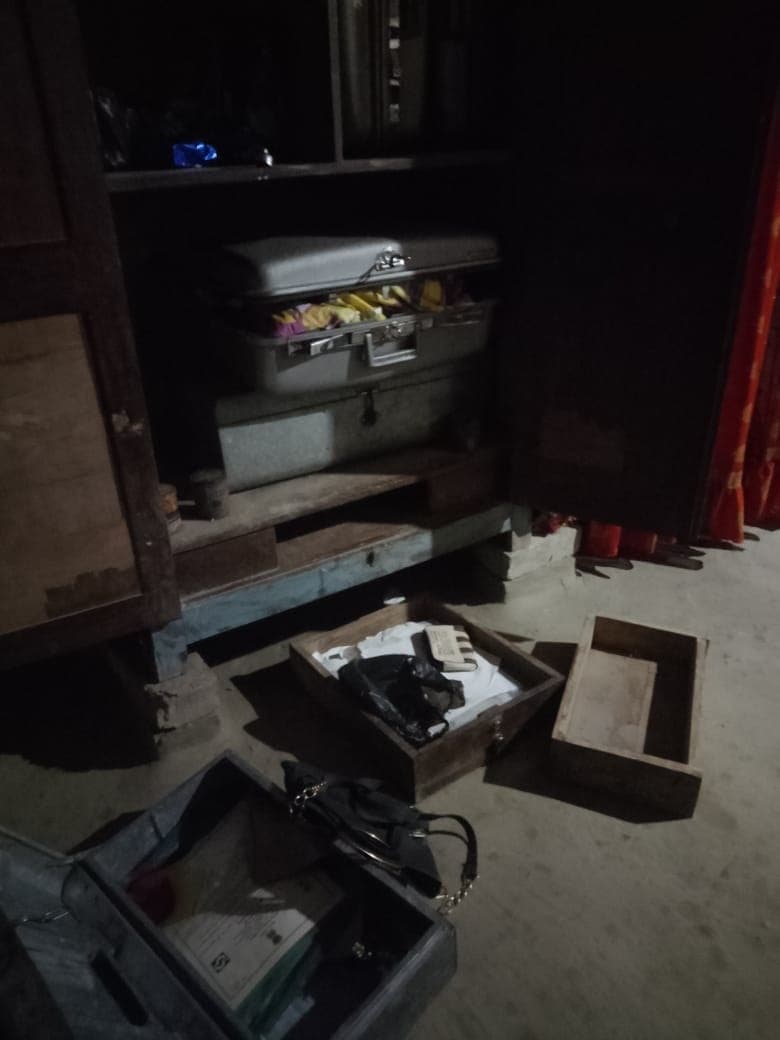 Theft of cash and jewellery: घर से 1.20 लाख नकद समेत लाखों की जेवरात की चोरी