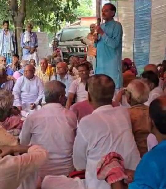 अपनी मांगों के समर्थन में जेपी सेनानियों ने दिया धरना