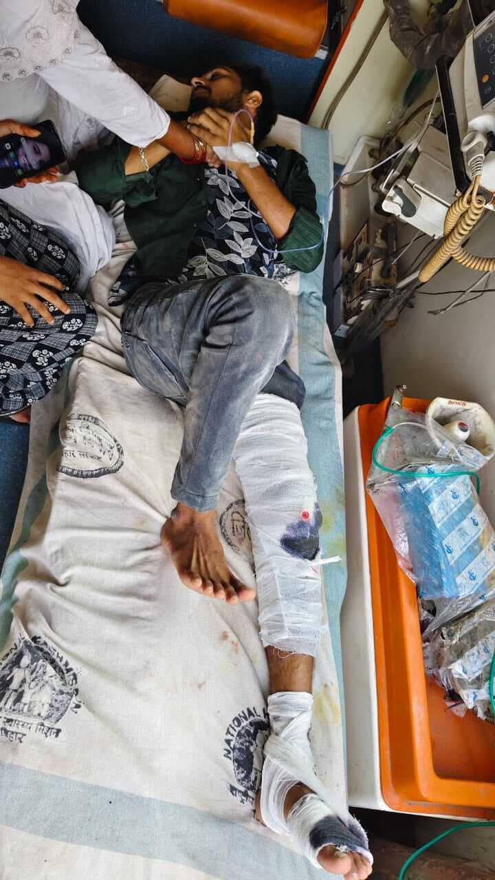 दो बाइक की आमने-सामने टक्कर, दोनों चालक हुआ गंभीर, रेफर