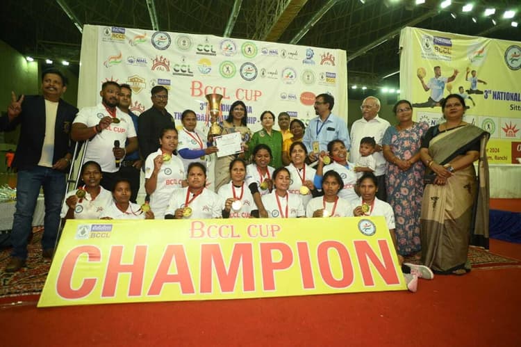 Para throwball: पारा थ्रो बॉल नेशनल में झारखंड महिला टीम बनी चैंपियन
