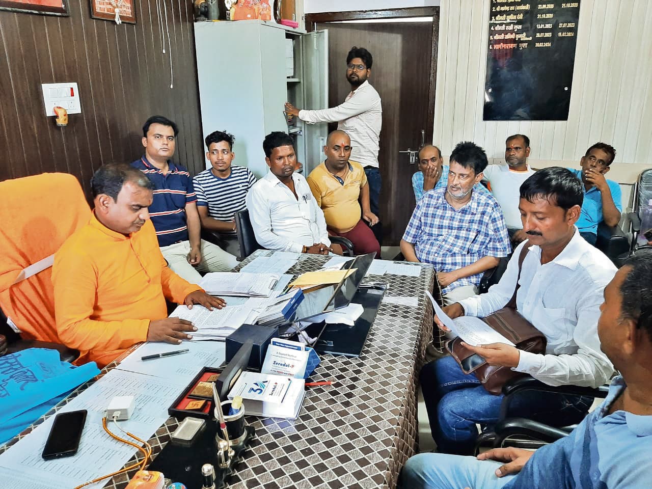 SARAN NEWS : शहर के विस्थापित दुकानदारों ने दी सामूहिक आत्मदाह की चेतावनी