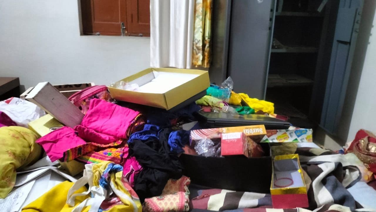 Giridih News: बंद घर से चोरों ने नगद समेत लाखों की चुराई