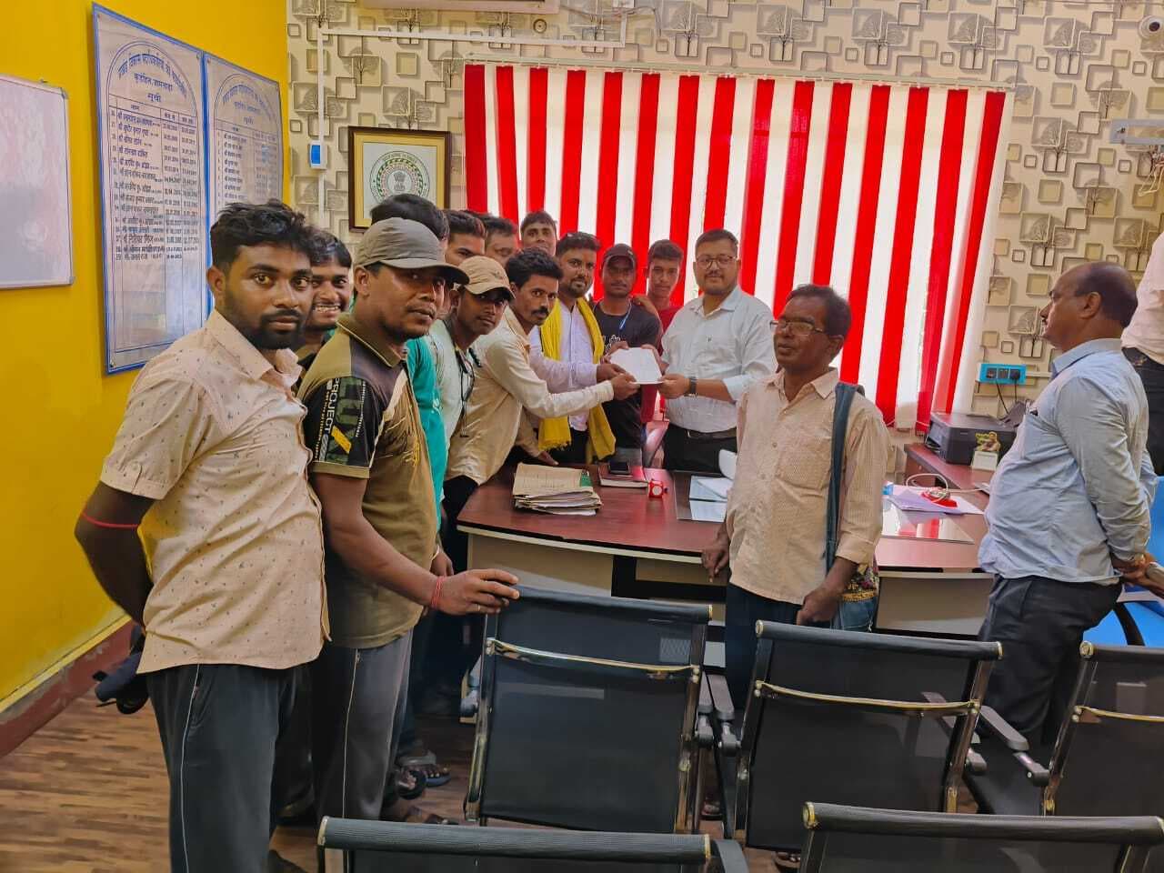 सिरायरसुली के ग्रामीणों ने की सड़क मरम्मत की मांग