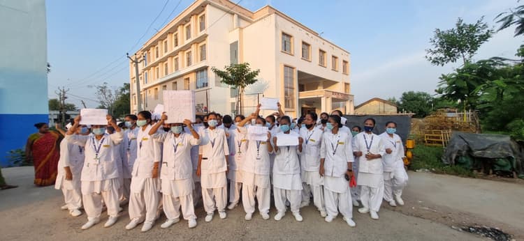 Darbhanga News : मेस चार्ज में अचानक वृद्धि के खिलाफ प्रशिक्षु एएनएम छात्राएं बेमियादी भूख हड़ताल पर बैठी