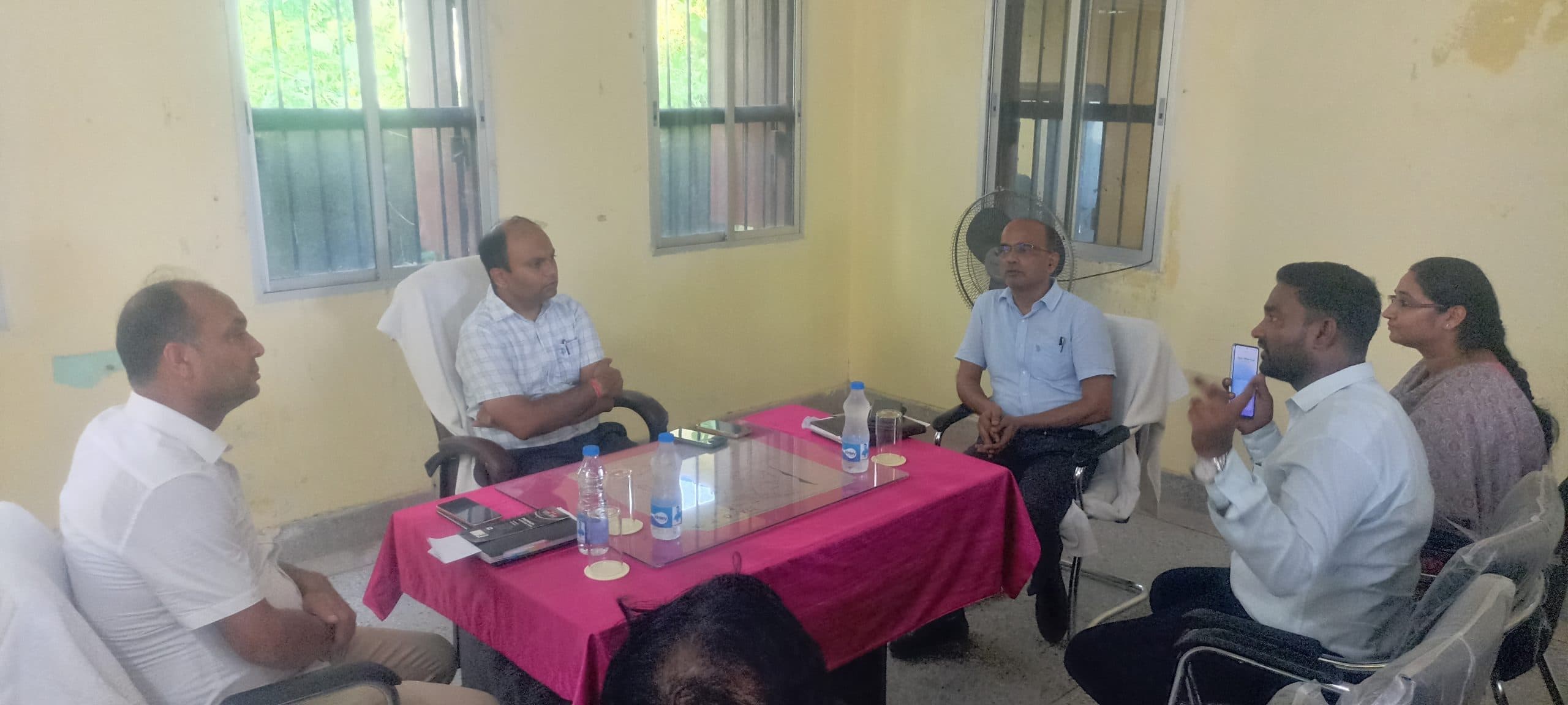 Miyawaki Method: मियावाकी पद्धति से लगाये गये एक वर्ष पूर्व फलदार वृक्षों का किया निरीक्षण