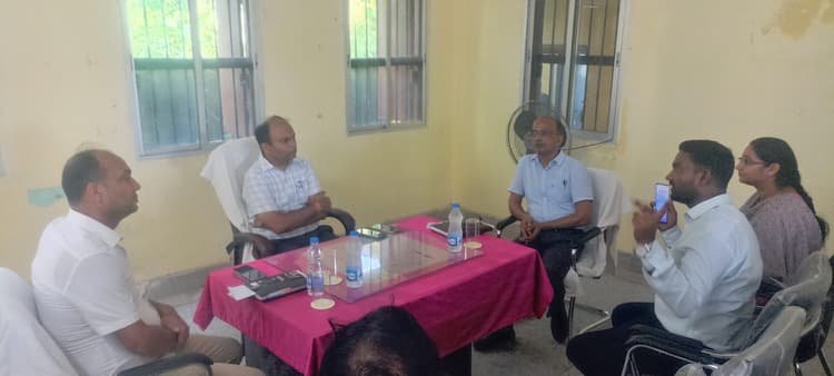 Miyawaki Method: मियावाकी पद्धति से लगाये गये एक वर्ष पूर्व फलदार वृक्षों का किया निरीक्षण