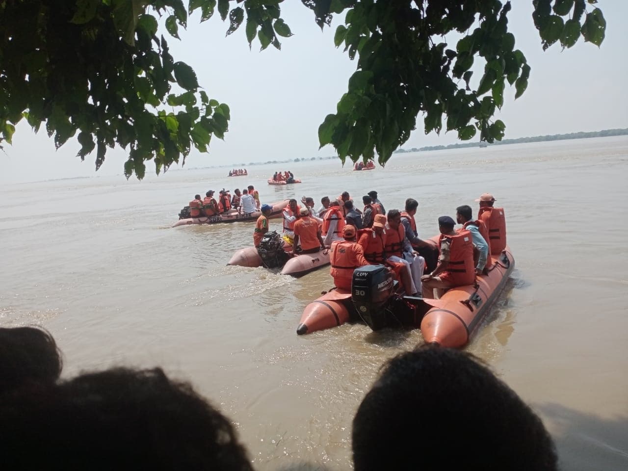 Visit to flood affected area: केंद्रीय गृह राज्यमंत्री, विधान पार्षद व विधायक ने किया बाढ़ग्रस्त क्षेत्र का दौरा