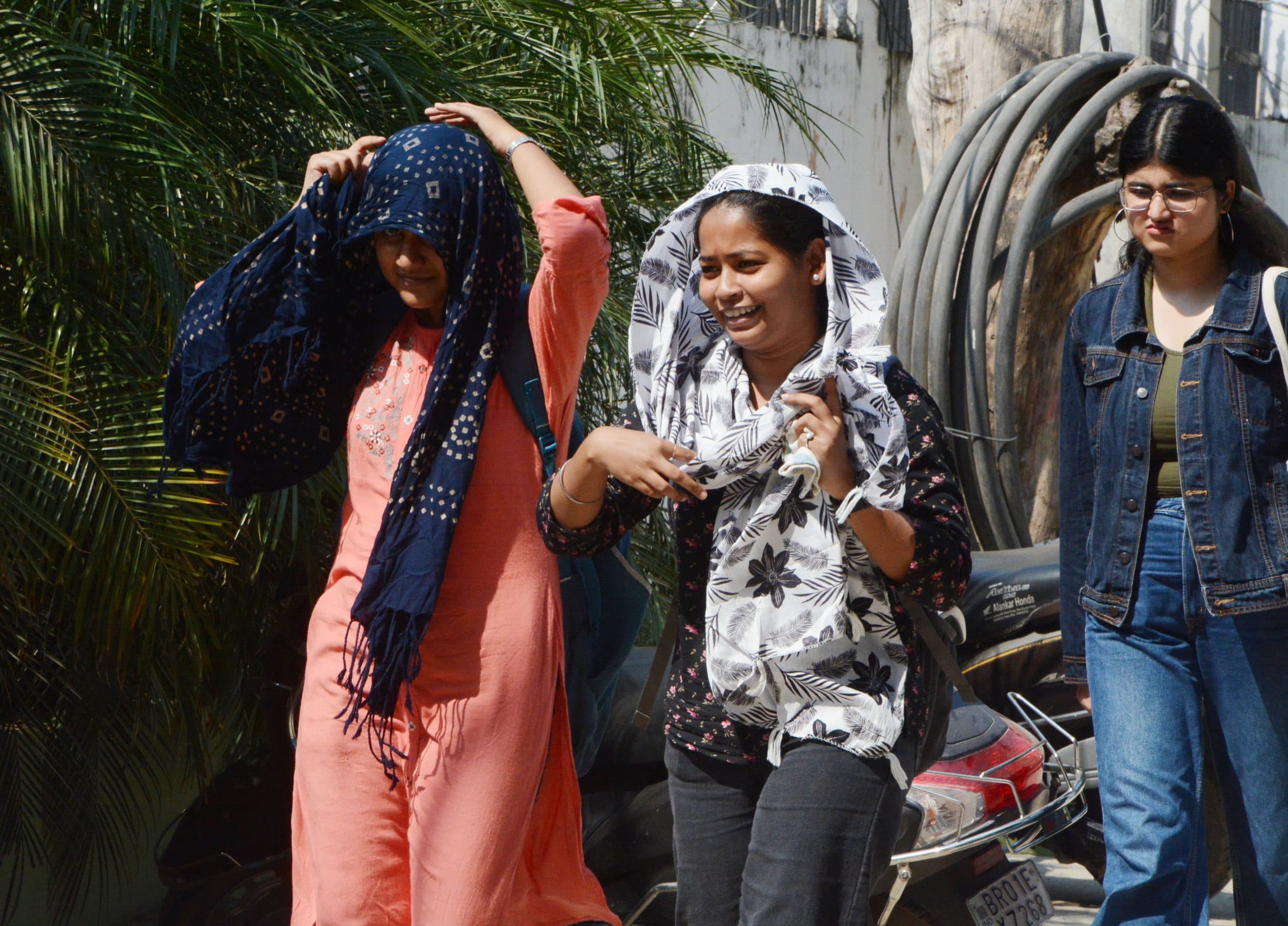 उमस और तापमान में वृद्धि से परेशानी, आज से मौसम बदलेगा