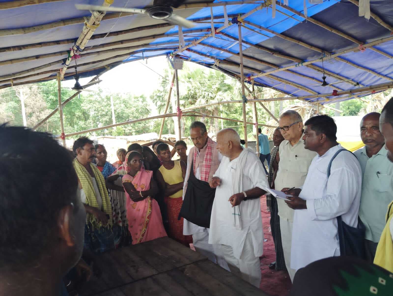 सीपीएम की छह सदस्यीय टीम ने देदौर में अग्निपीड़ितों का जाना हाल