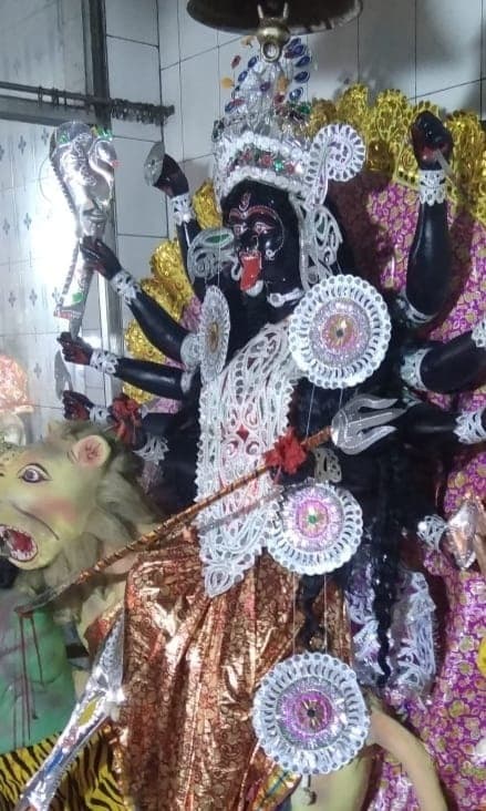 कुम्हारटोली में मां दुर्गा की प्रतिमा में होता है देवी काली का दर्शन