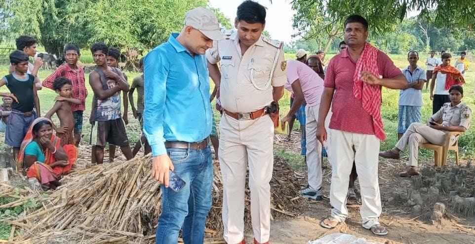 मां-बेटी के झगड़े में किशोरी ने की खुदकुशी, पेड़ से लटका मिला शव