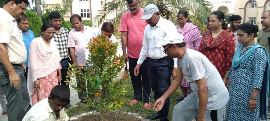 कृषि महाविद्यालय के छात्र-छात्राओं को राष्ट्रीय एकता की दिलायी गयी शपथ