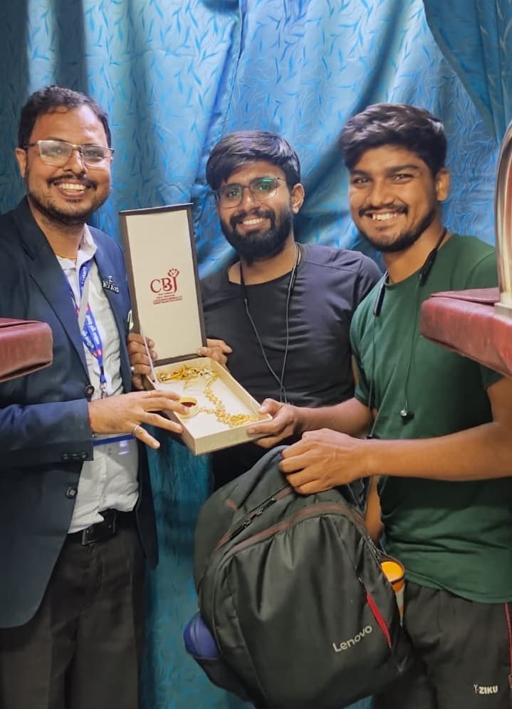 Jamshedpur News : टाटानगर के डिप्टी सीटीआइ की सक्रियता से चलती ट्रेन से गायब छह लाख रुपये के सोने का हार मिला