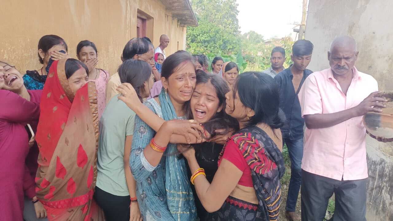 मुंबई से वर्षा का शव जमुआरी पहुंचते ही मचा कोहराम