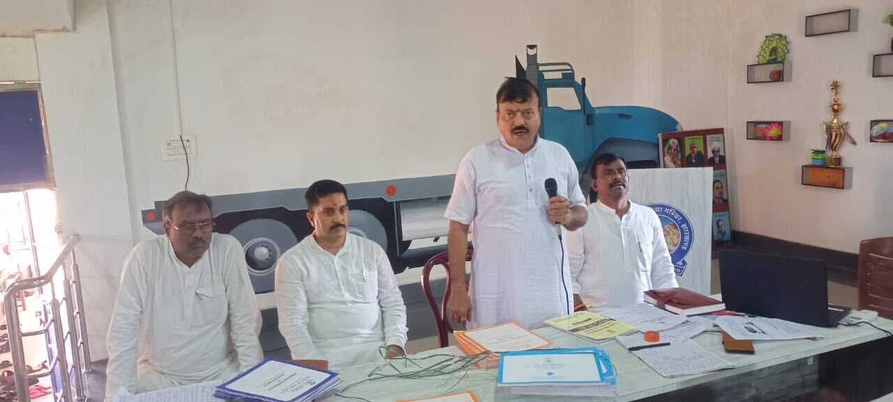 कार्यशाला में विद्यालय की गुणवत्ता व विकास हेतु कई बिंदुओं और संकेतकों को लेकर दिया प्रशिक्षण