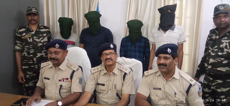 करमाटांड़ व जामताड़ा से चार साइबर ठग गिरफ्तार, 34,600 नकद जब्त