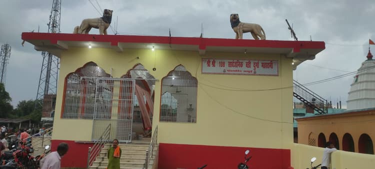 नवरात्र पर बड़ी दुर्गा मां की पूजा में उमड़ते हैं श्रद्धालु