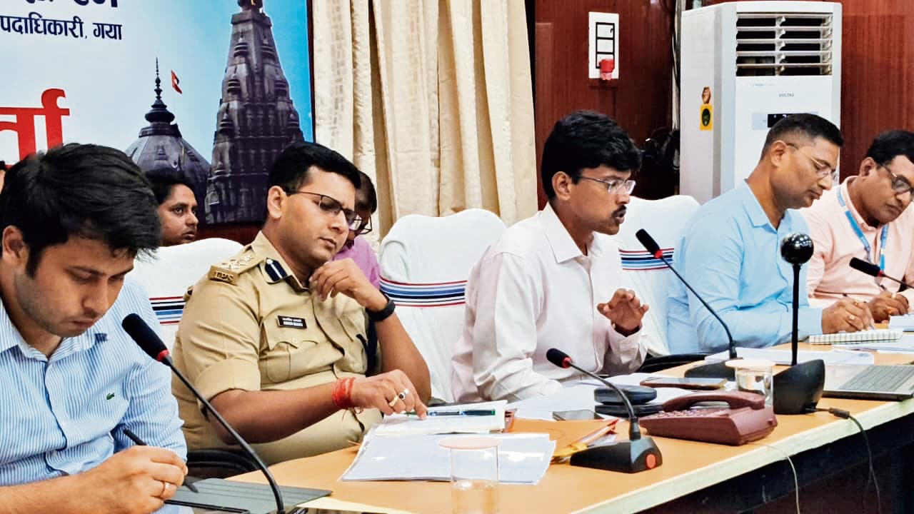 Gaya News : जिले के पूजा पंडालों की सेफ्टी की होगी जांच