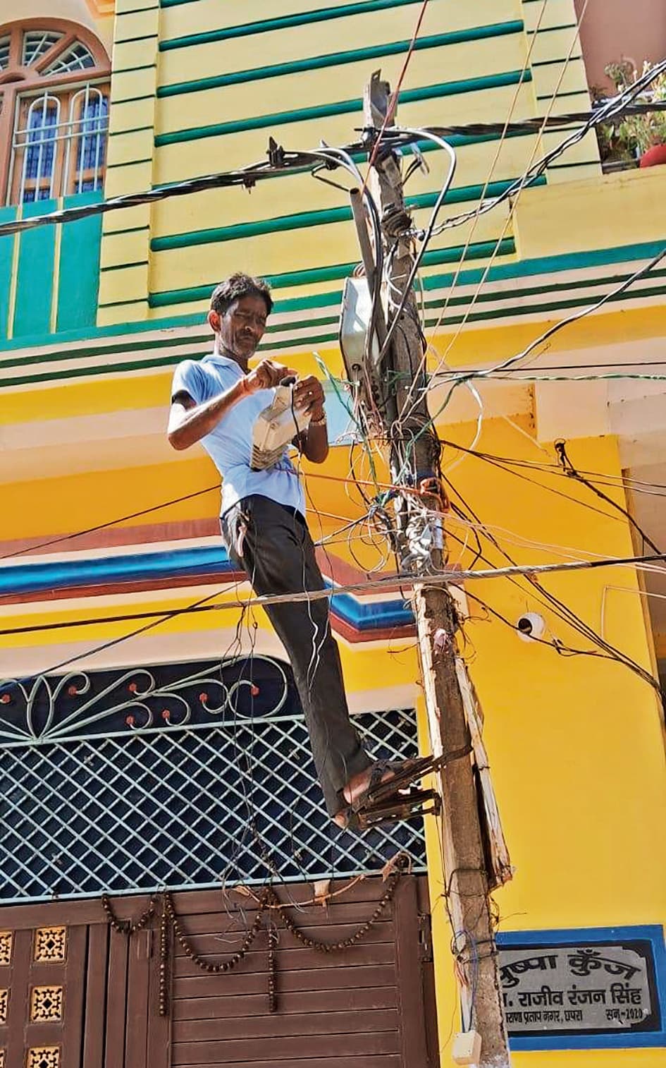 Chhapra News : नयी स्ट्रीट लाइट की खरीदारी पर रोक से टेंशन में बोर्ड, पुराने के भरोसे  निगम