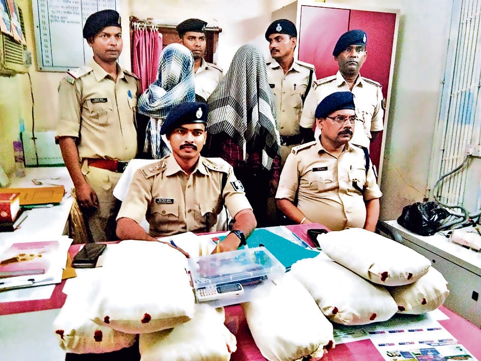 73 किलो गांजे के साथ दो तस्कर चढ़े पुलिस के हत्थे