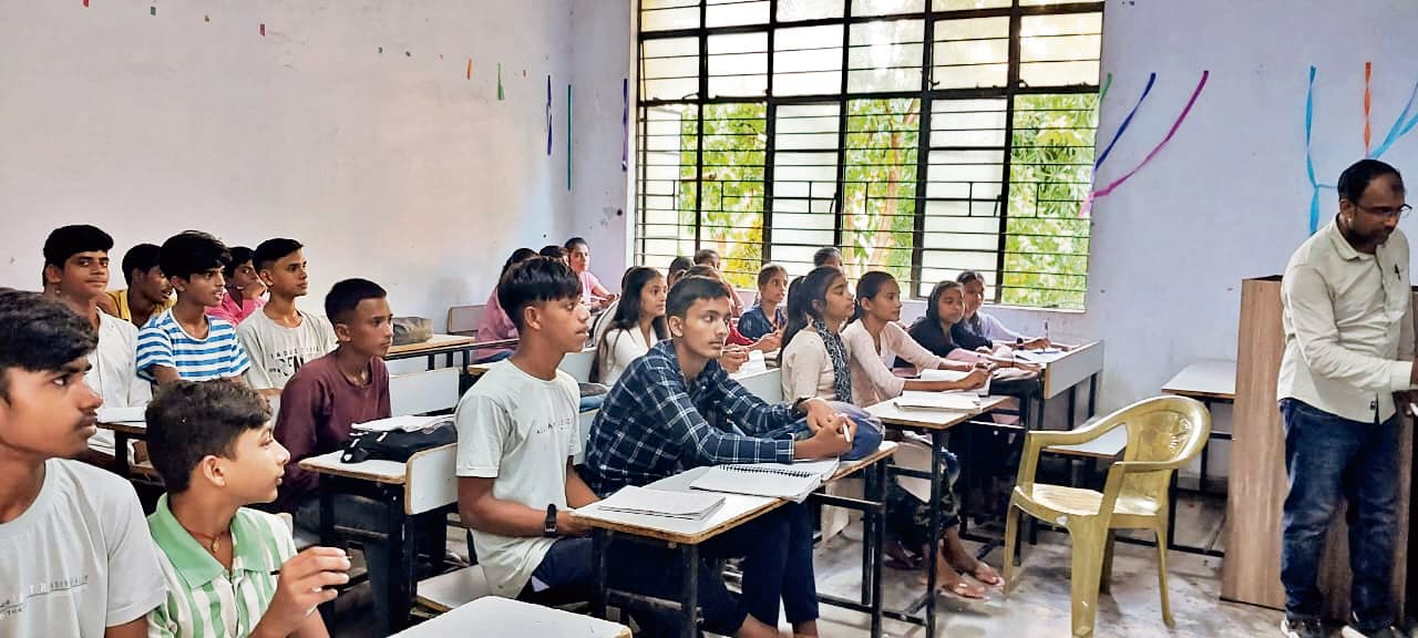 Gopalganj News  : पॉलिटेक्निक के शिक्षक संवार रहे दियारे के छात्रों का भविष्य